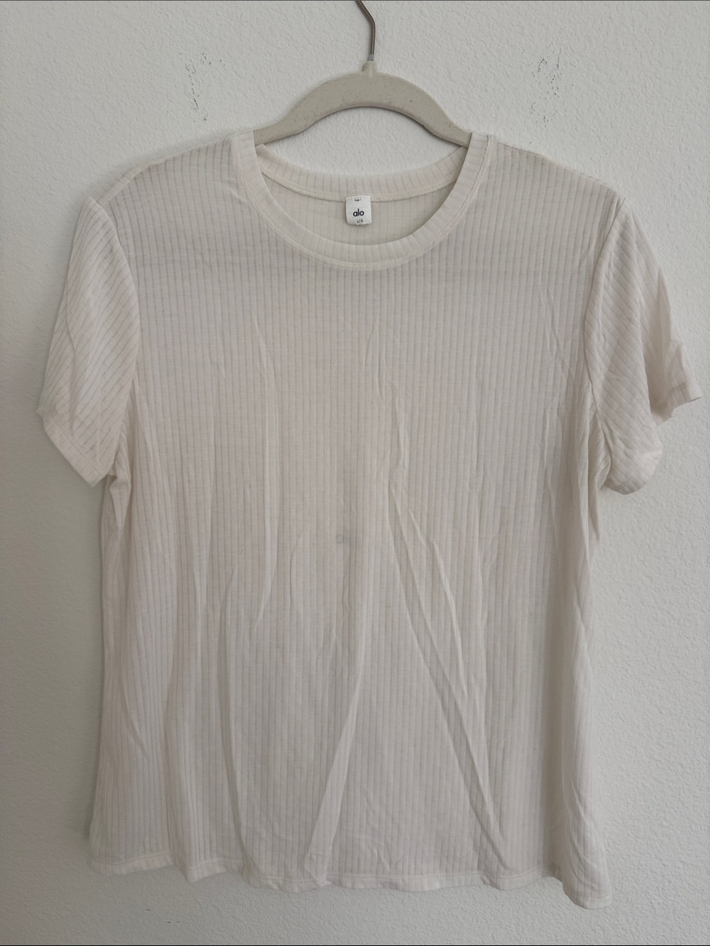 ALO Yoga Ribbed Short Sleeve Tee in Cream